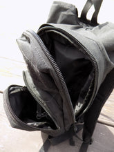 Load image into Gallery viewer, Survival - Hydration Pack open - Wilderness Survival Systems : Picture