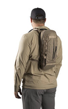 Load image into Gallery viewer, Lightweght Hydration Pack - Dagger pack on a man with a white back ground - Eberlestock : Picture 
