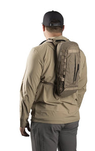 Lightweght Hydration Pack - Dagger pack on a man with a white back ground - Eberlestock : Picture 