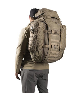 Modular Backpack - Man wearing Skycrane II - Eberlestock : Picture 